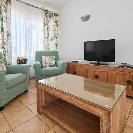 Island Village 빌라 아데제