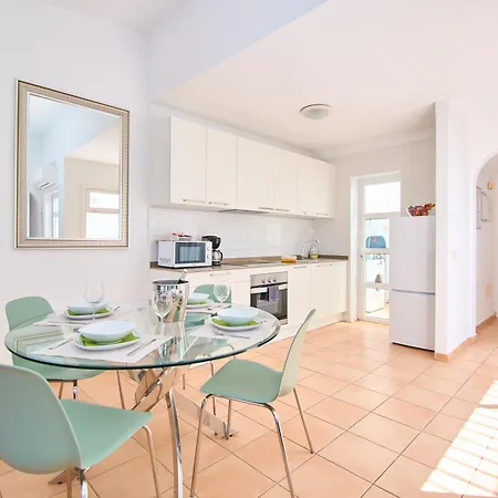 Island Village Vila *